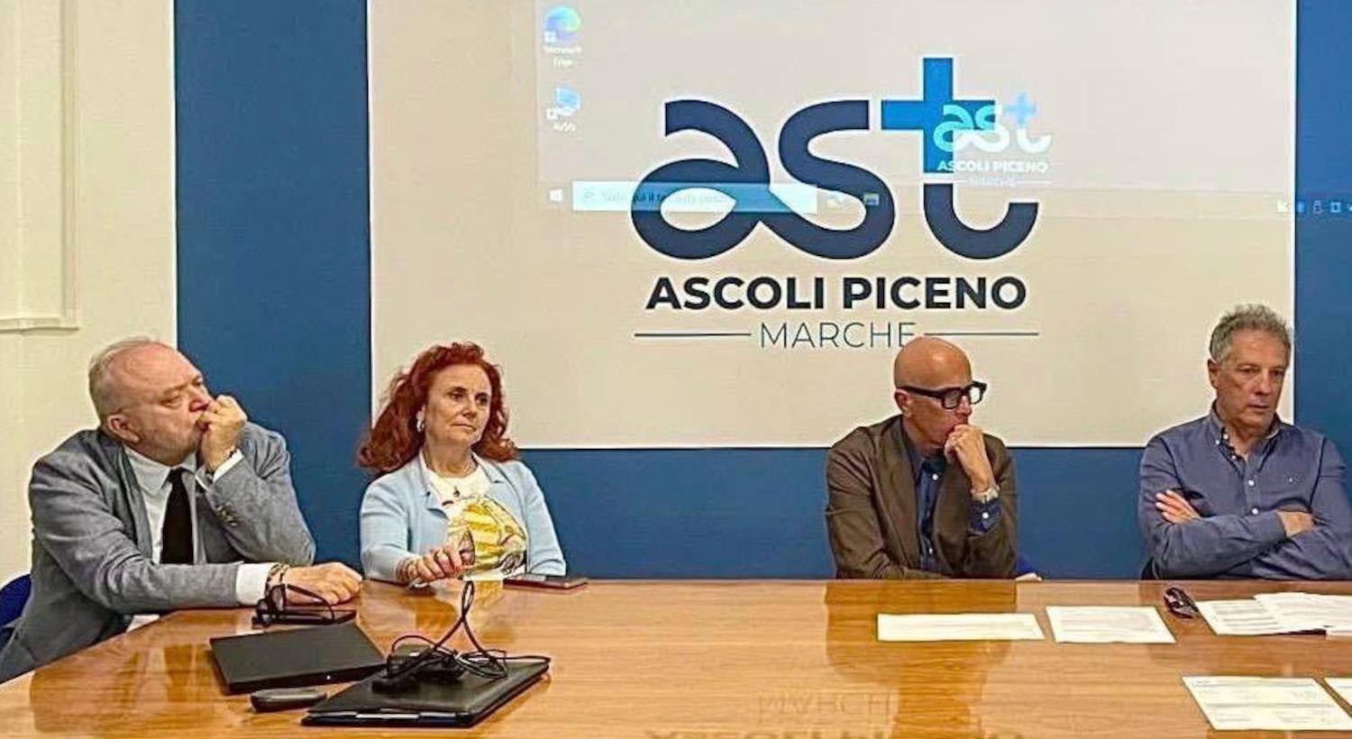 Microchirurgia oculare più performante con un nuovo microscopio  acquistato dall’Ast di Ascoli con finanziamento della Fondazione Carisap