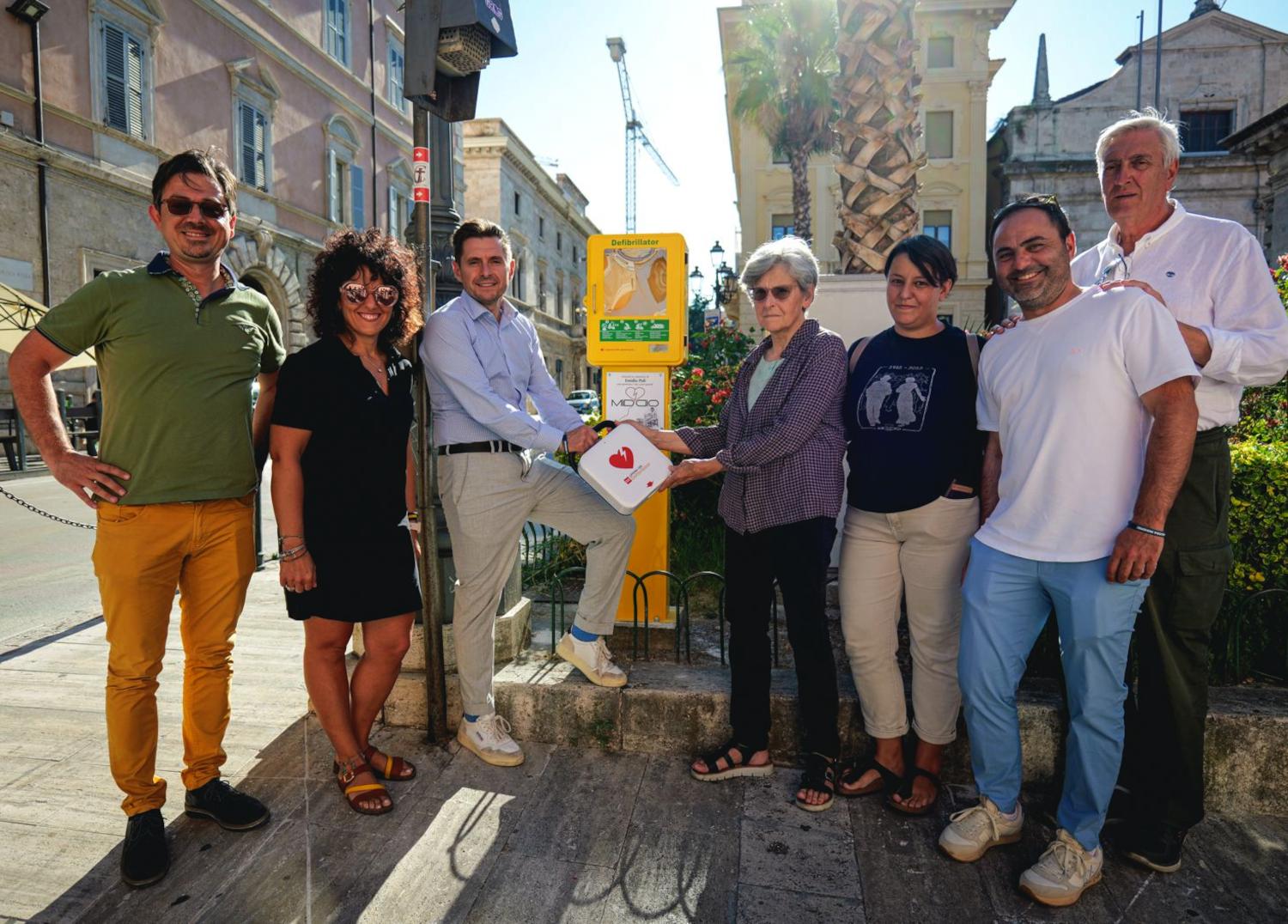 Posizionato un nuovo defibrillatore in Piazza Roma