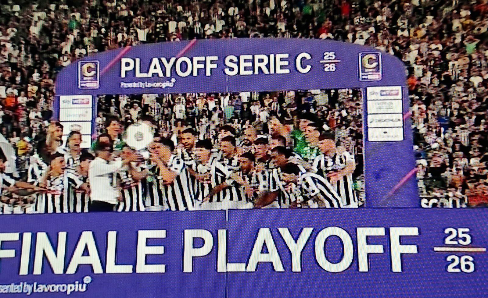 L'Ascoli Calcio torna in Serie B vincendo i playoff per 3 a 0 contro il Brescia