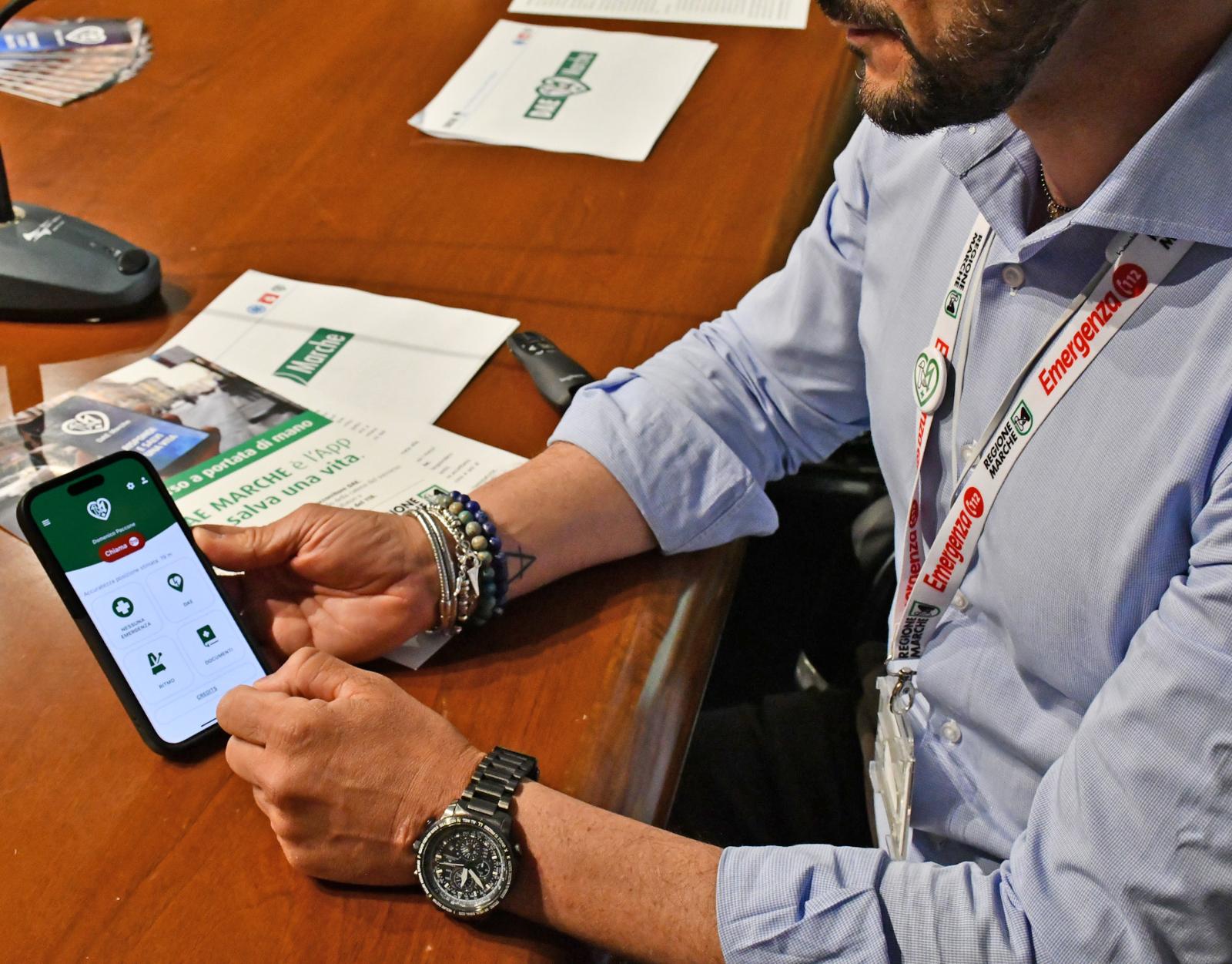 Arresto cardiaco a Fano, il sistema Dae della Regione Marche salva un 40enne: decisivo l'intervento in 4 minuti 