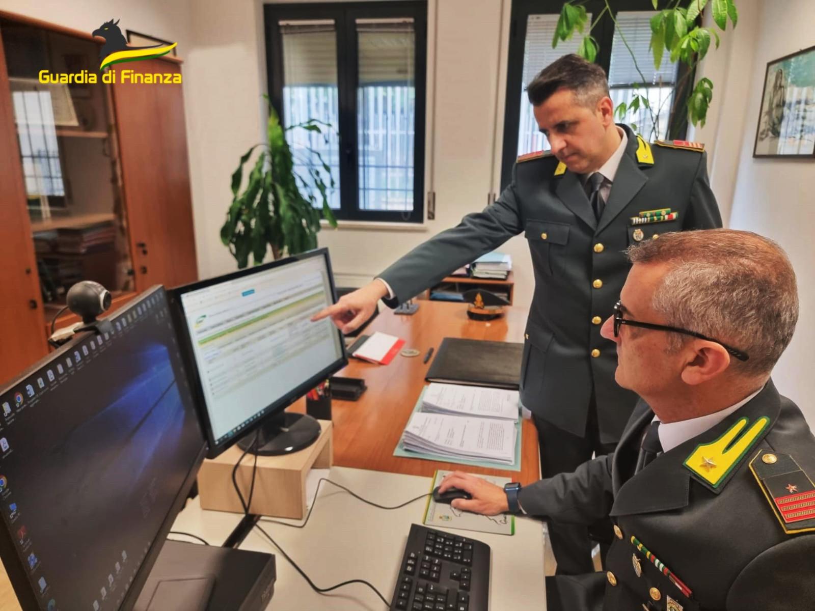 Operazione 'Mattone di carta', le Fiamme gialle scoprono giro di fatture false di oltre 26 milioni: denunciati 6 persone, irregolarità anche negli appalti 