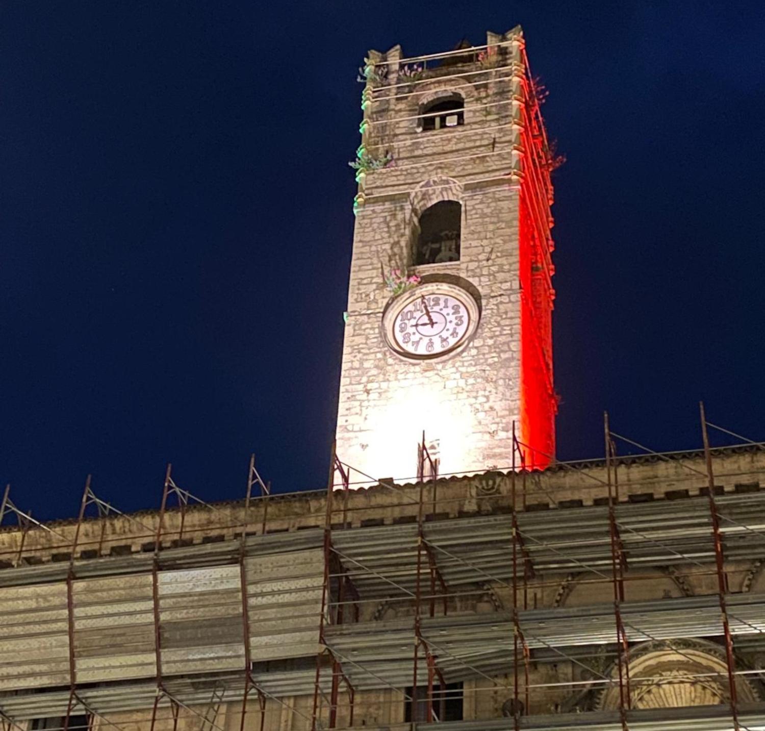 Palazzo dei Capitani e il colle dell’Annunziata si illuminano di Tricolore per celebrare gli 80 anni del Consiglio comunale