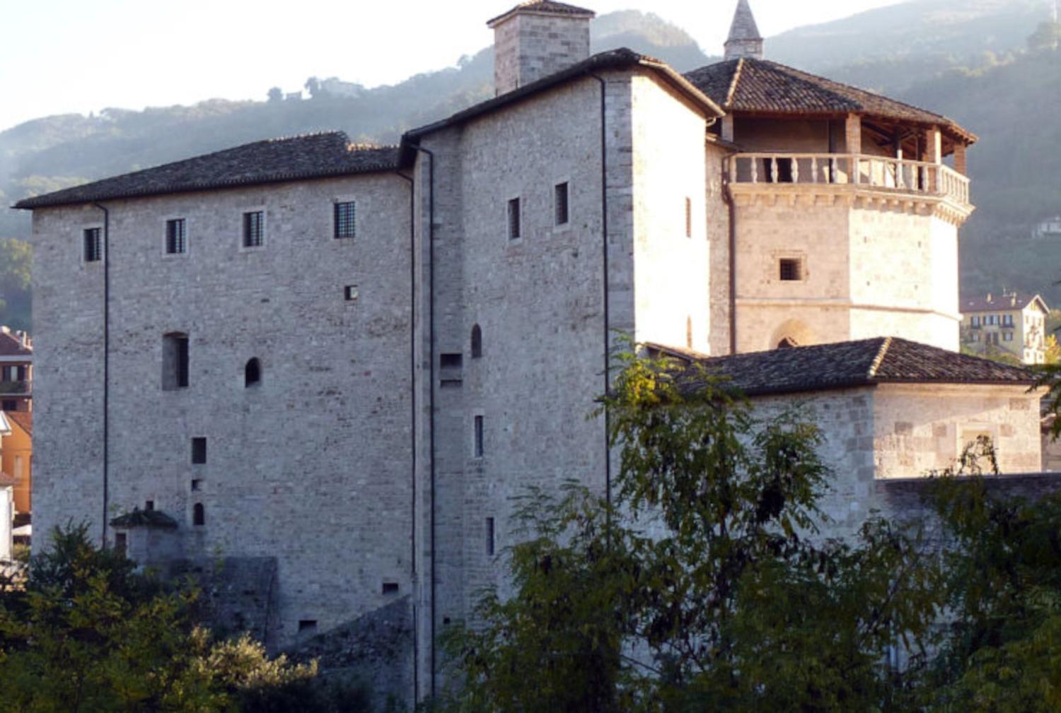 Destinazione Metaversi , un viaggio verso la liberazione e la felicità al Forte Malatesta con Antonio Marras