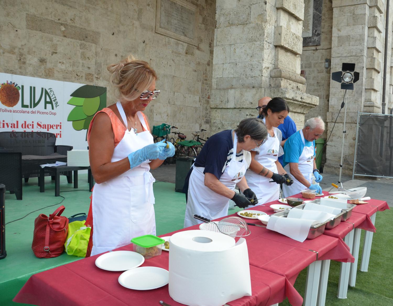 Verso 'Ascoliva Festival', festival dell’oliva ascolana dop ad Ascoli Piceno, nel chiostro di San Francesco, dall’8 al 19 agosto 2026 