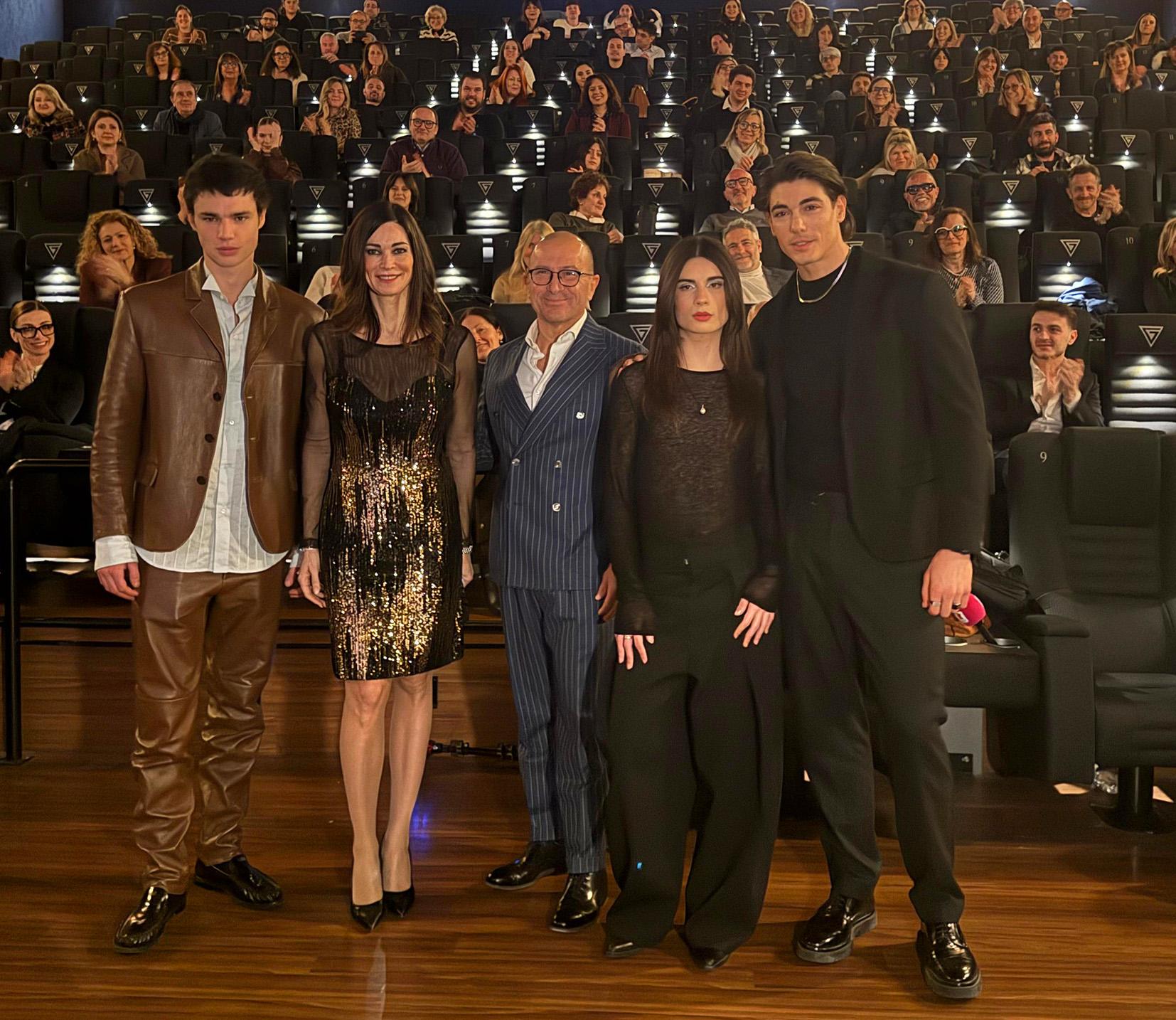 Marche sul red carpet: anteprima nazionale del film 'Tradita' con Manuela Arcuri e la star spagnola Fernando Lindez