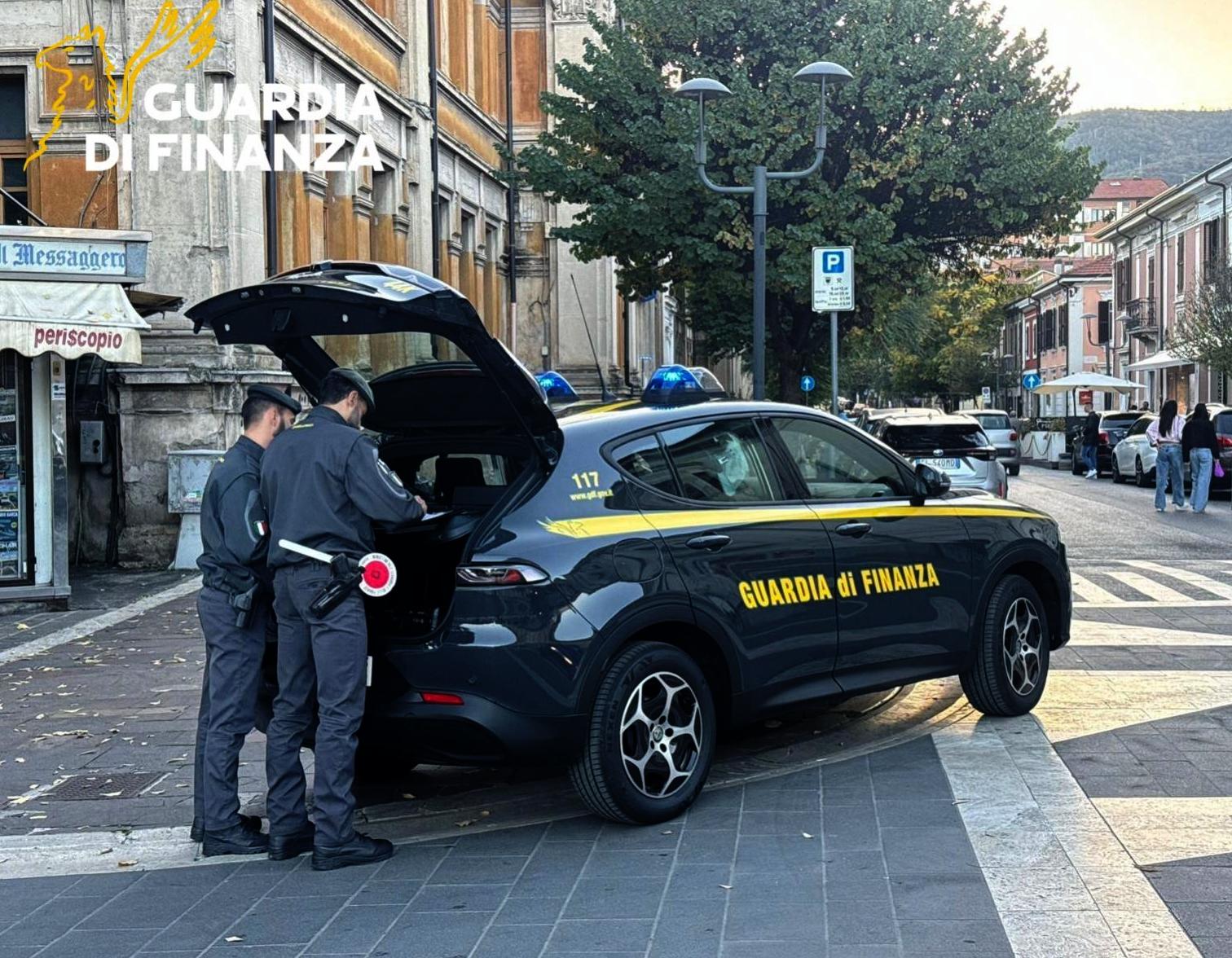 Le Fiamme gialle arrestano in flagranza un italiano per spaccio di 200 grammi di sostanze stupefacenti