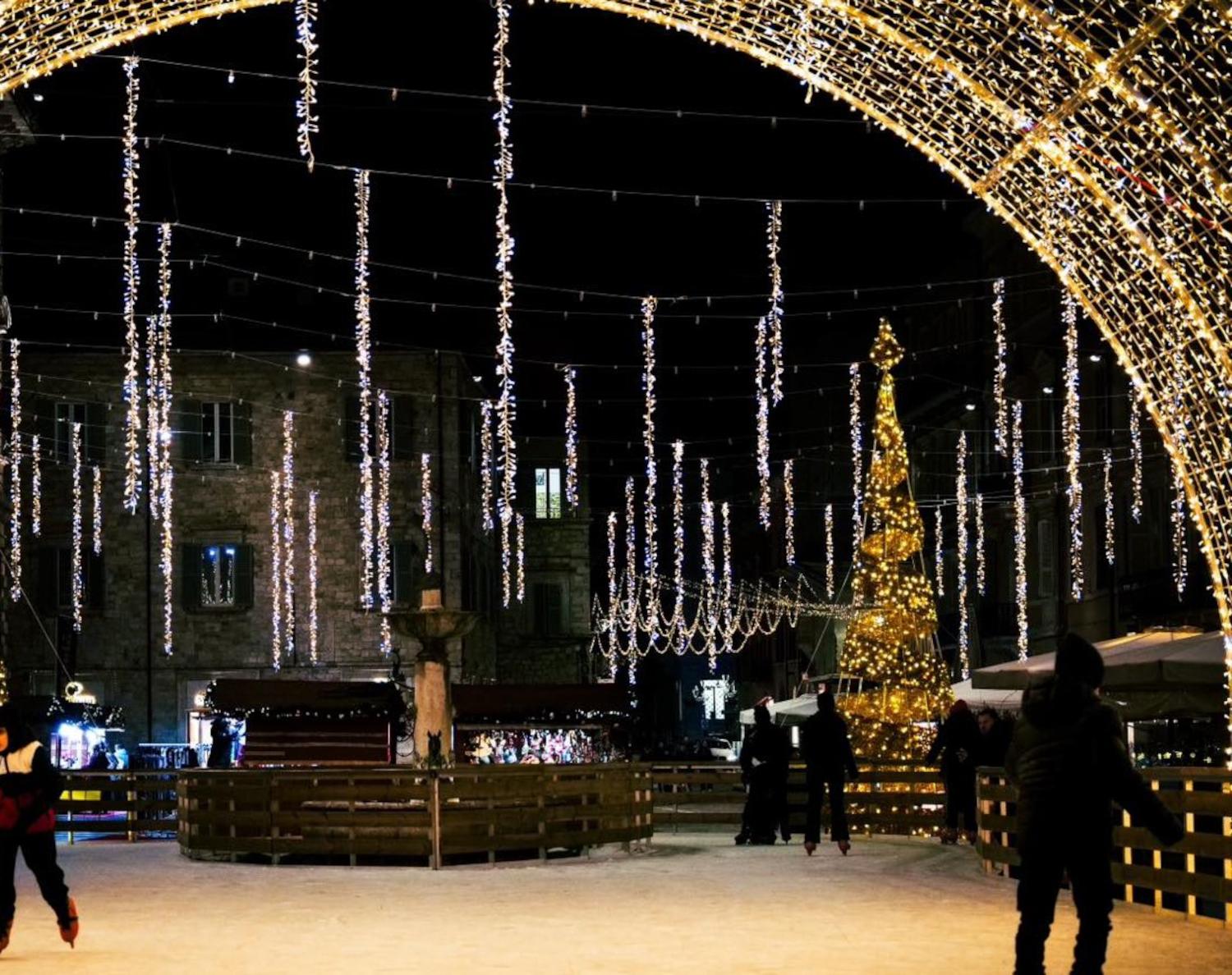 Ascoli Piceno si tinge di ghiaccio e inclusione, pista di pattinaggio gratuita per i ragazzi con disabilità 