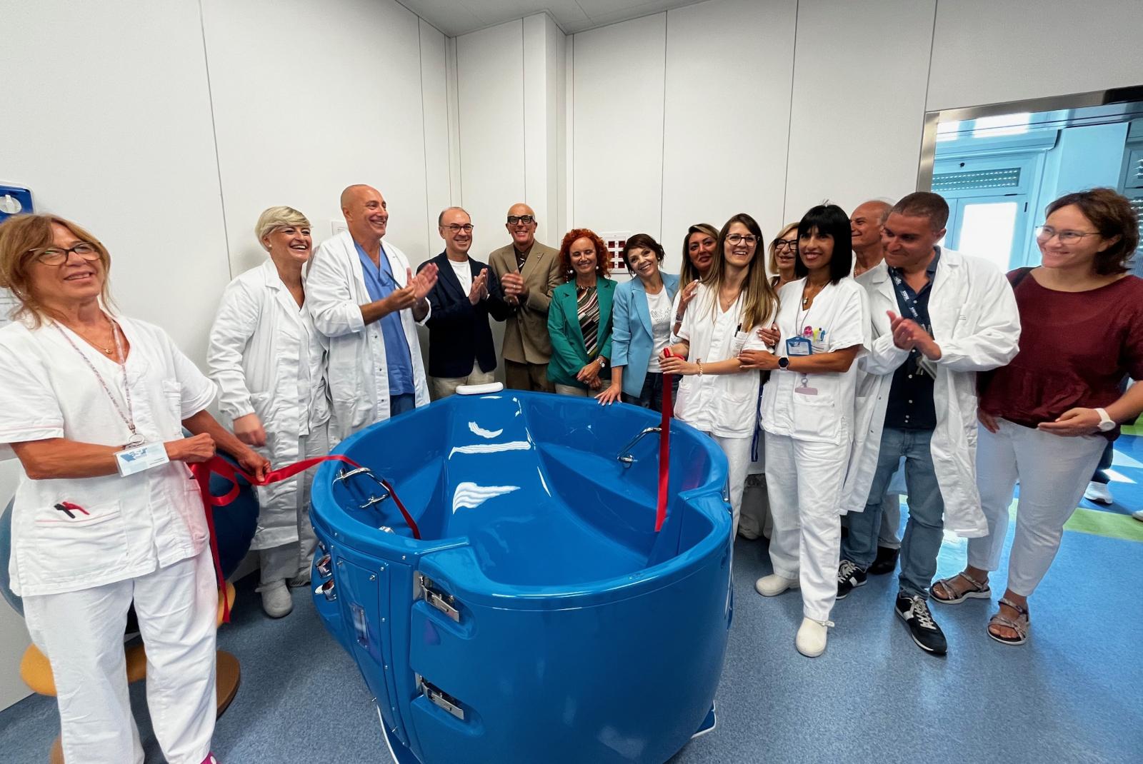Banca del Piceno dona all'Ast di Ascoli la nuova vasca per il parto in acqua per l’ospedale di San Benedetto