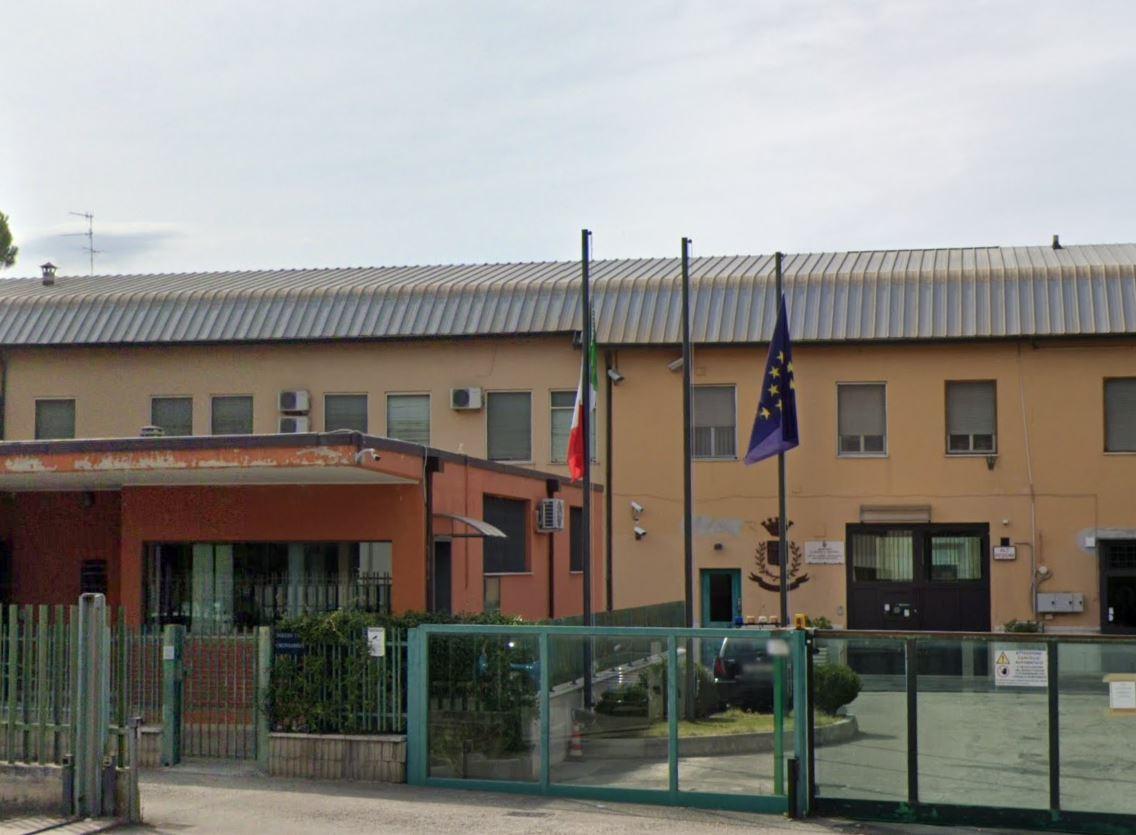 Pescara, disordini nel carcere: detenuto suicida, un altro tenta di evadere, altri devastano reparti: grande confusione. Sappe: 'è saltato il tappo'