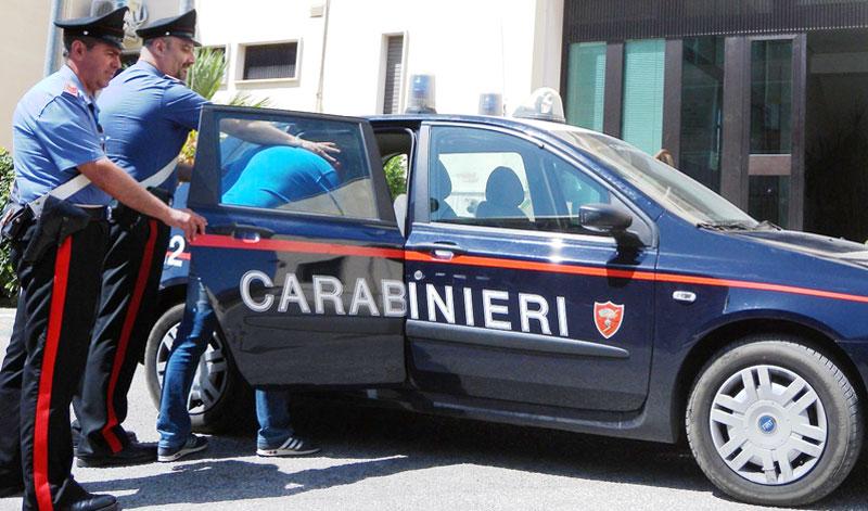 Operazione all'alba dei carabinieri ad Ascoli con unità cinofile: sette misure cautelari per aggressione violenta