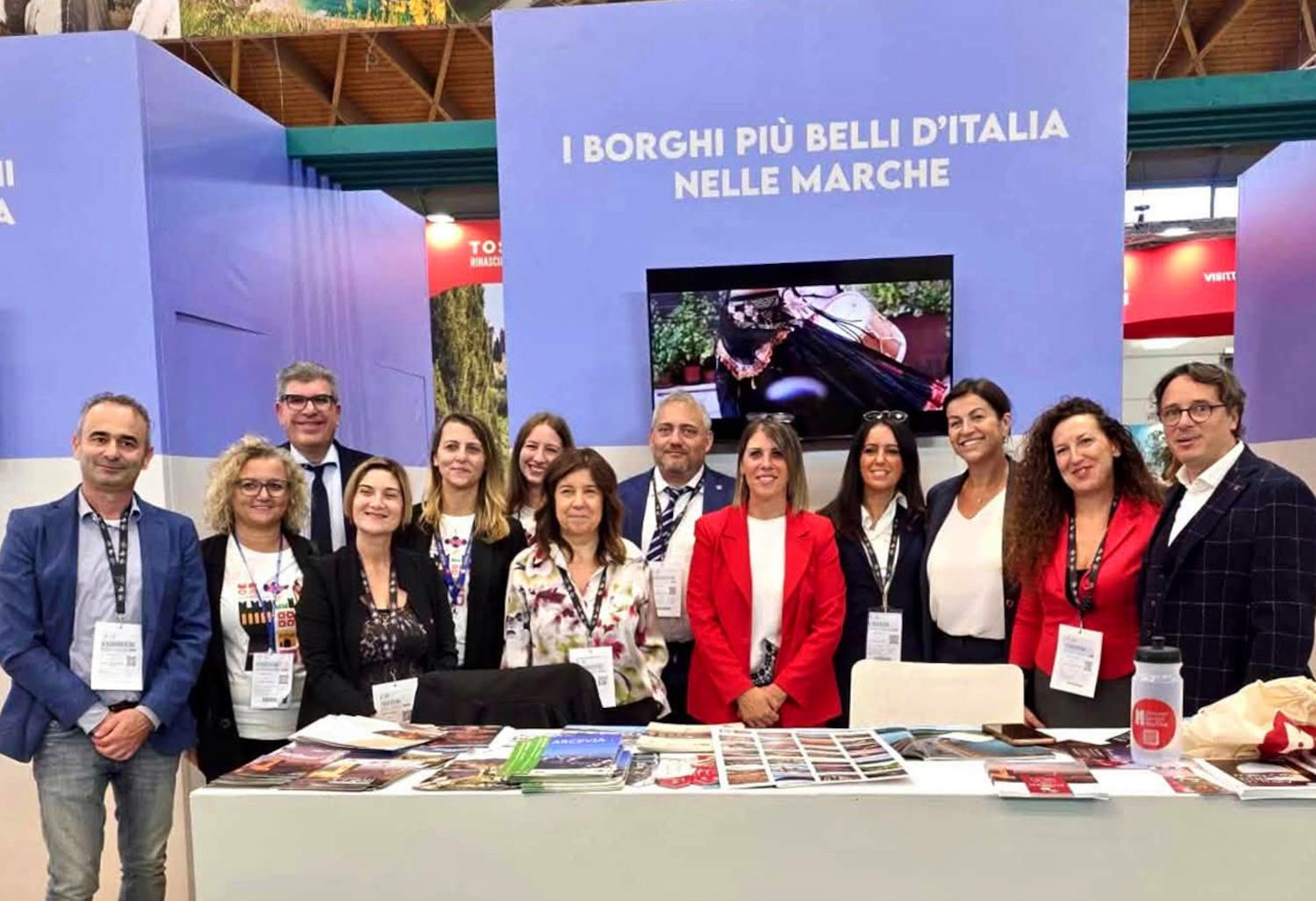 I Borghi più belli d’Italia nelle Marche incantano gli operatori del TTG di Rimini: interesse per ciclovia, viaggi senza auto ed esperienze sul territorio