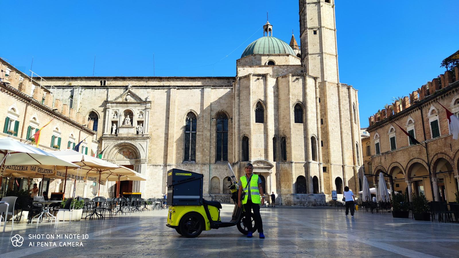Ascoli Piceno, boom di pacchi nel 2026: crescita del 15% e logistica sempre più green