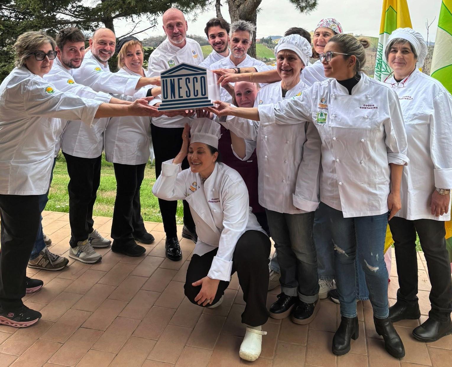 Coldiretti e Terranostra 'diplomano' 14 nuovi cuochi contadini: la gara finale del corso celebra la cucina rurale marchigiana