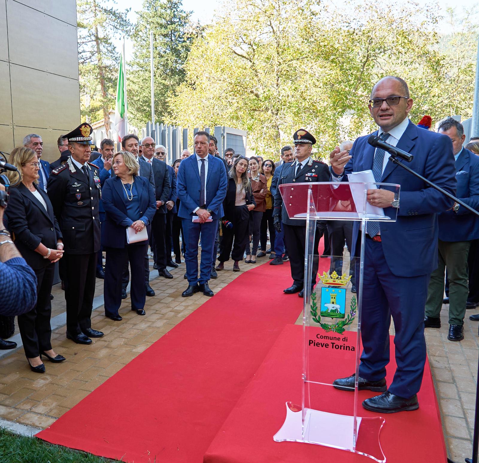 Inaugurata la prima caserma ricostruita dopo il sisma 2016: nuova sede dei Carabinieri a Pieve Torina