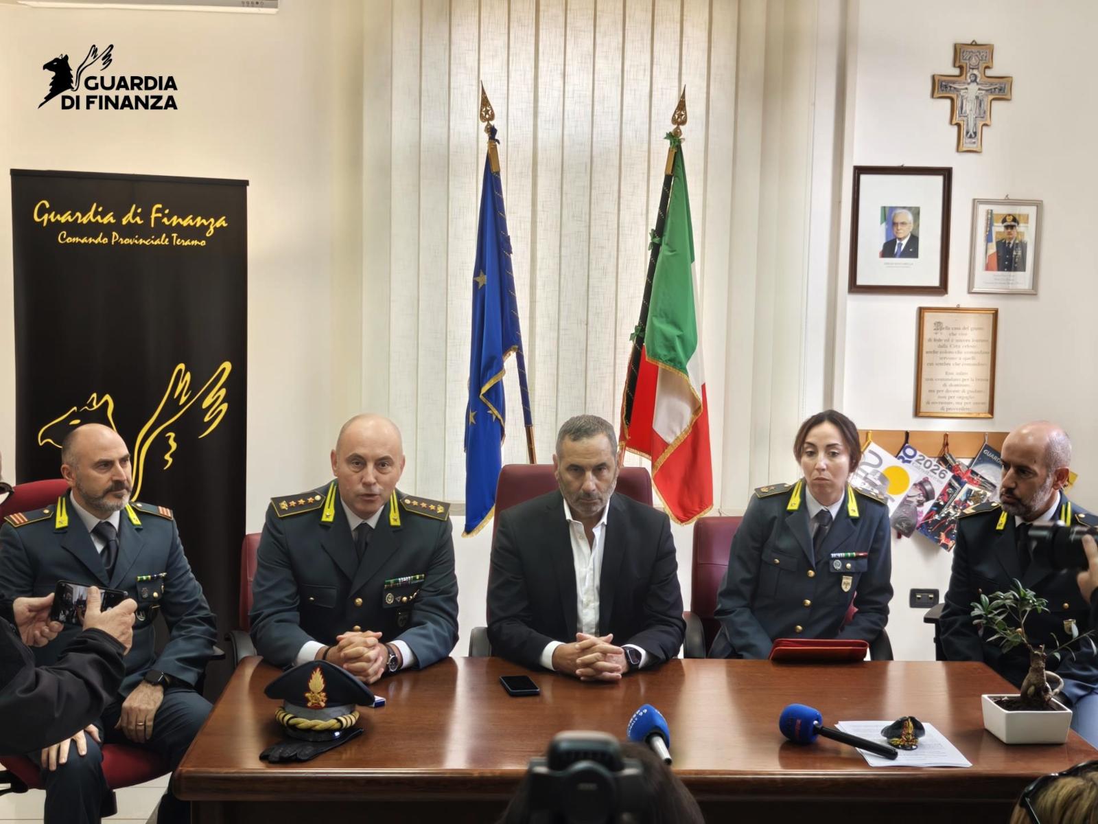 'Operazione Cassa Continua', le Fiamme gialle arrestano funzionario pubblico