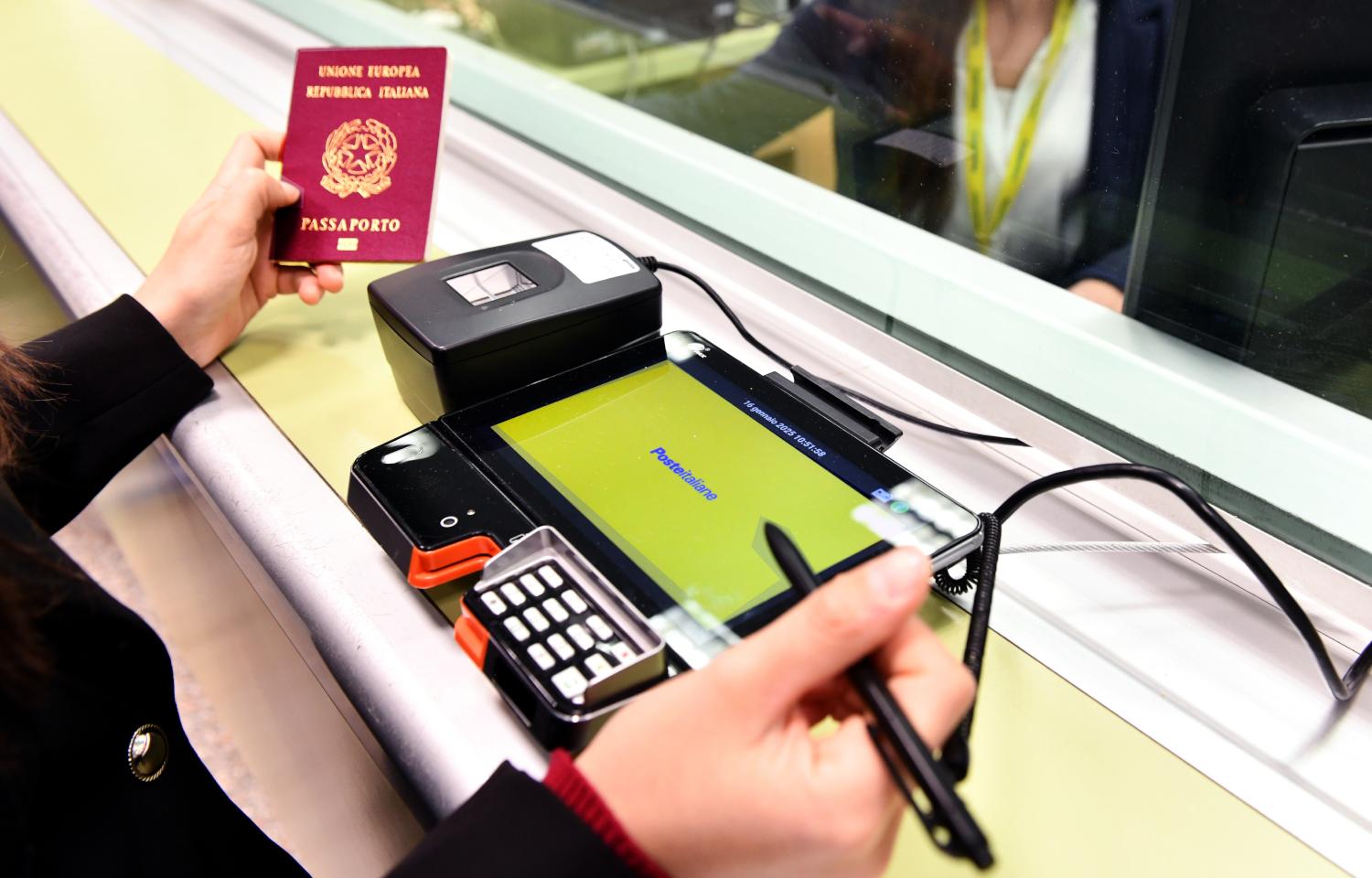 Passaporti: in provincia di Ascoli Piceno è possibile richiedere il documento in 30 uffici postali 