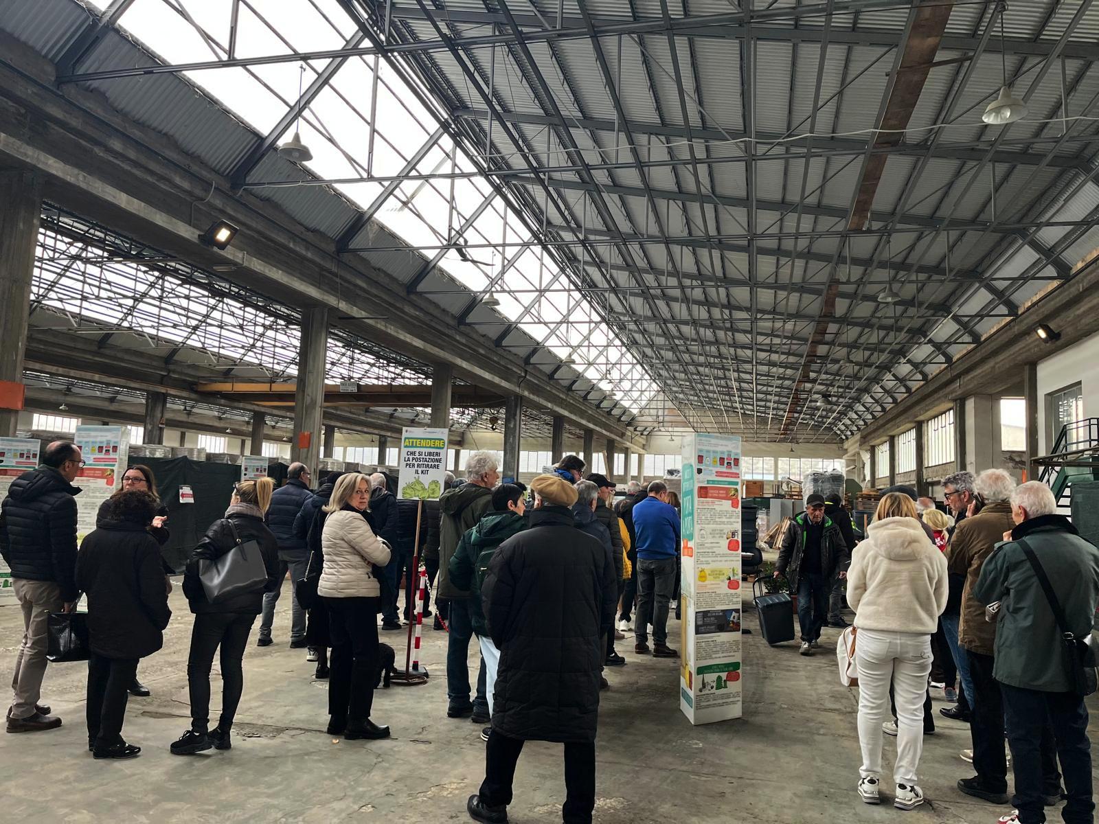 Ascoli Servizi Comunali: circa 2000 sacchi e mastelli per la raccolta differenziata già consegnati