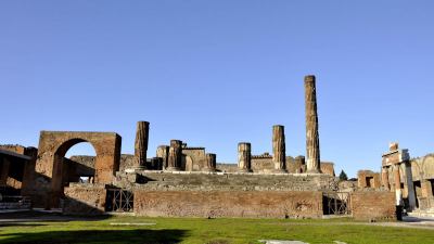 Pompei chiusa per assemblea e turisti bloccati ai cancelli