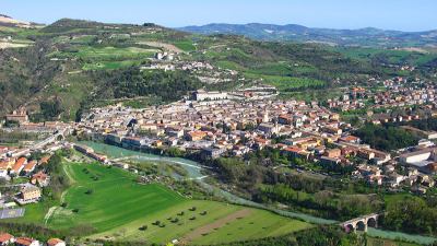 Maltrattava da vent'anni la moglie disabile, pesarese arrestato