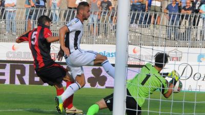 Ascoli-L’Aquila 2-1, show di Perez: bianconeri primi in classifica