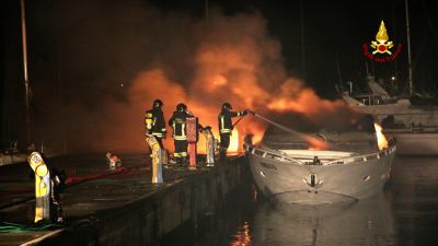 Incendio distrugge 4 barche a Porto San Giorgio