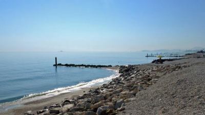 Trentottenne trovato morto sulla spiaggia