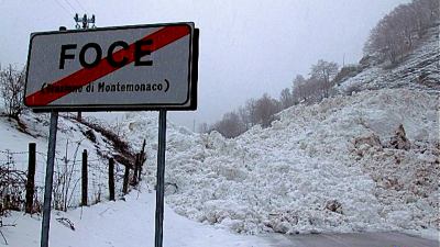 Nove persone bloccate a Foce di Montemonaco per una valanga