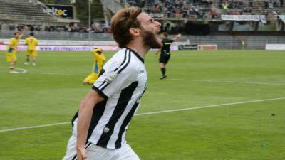 Ascoli-Carrarese 3-2. Il Teramo crolla, campionato riaperto