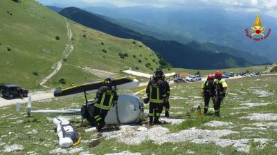 Due feriti nell'atterraggio d'emergenza di un elicottero