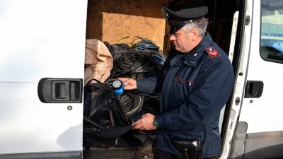 Furto di rame alla Carbon, i carabinieri arrestano due magrebini in flagranza