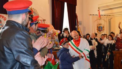 Carnevale, le chiavi della città di Offida a 'La Ptona'