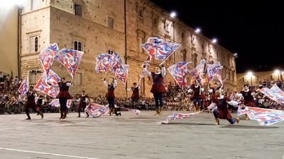 Palio degli sbandieratori ai rosso-azzurri di Porta Romana