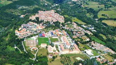 Terremoto, Amatrice situazione drammatica. Il sindaco parla di un paese che non c'è più