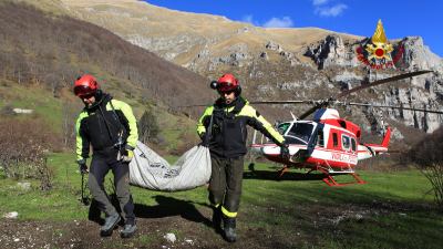 Bovini bloccati da frana all'Infernaccio salvati dall'elicottero dei Vigili del fuoco