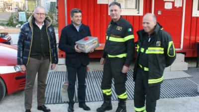 Vulcangas dona un defibrillatore ai Vigili del fuoco