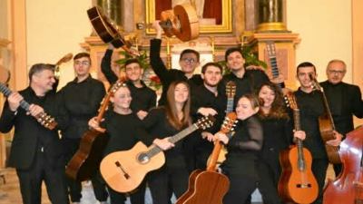 Ascolipicenofestival: 'La musica va a scuola', concerto di undici chitarristi nell'Istituto 'Celso Ulpiani'