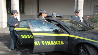 Operazione 'Grinch', direttore provinciale Agenzia Entrate arrestato dalle Fiamme gialle per corruzione