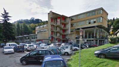 Gianni Berengo Gardin al liceo artistico O. Licini con il vescovo D'Ercole