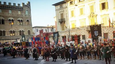 E' il cavaliere di Porta Romana a portare il primo assalto al Moro nella Quintana di Luglio