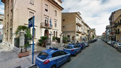 Furto di bicicletta. Autore scoperto e denunciato dalla polizia che ha restituito la bicicletta al proprietario