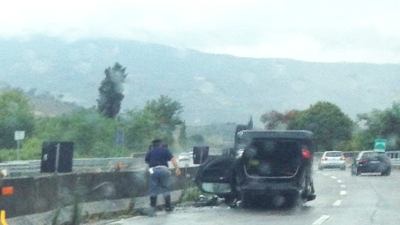 Auto si ribalta per la pioggia sulla superstrada Ascoli-Mare all'altezza di Maltignano