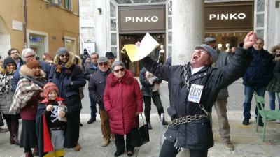 Carnevale di Ascoli, la domenica non smentisce le sorprese satiriche