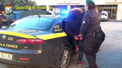 Arrestato dalle Fiamme gialle un venticinquenne con 750 grammi di marijuana