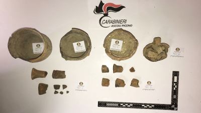 I carabinieri sequestrano importanti reperti archeologici risalenti all'Età del Bronzo