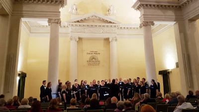 Esibizione di successo del coro finlandese 'AHJO' di Helsinki all'Auditorium Neroni