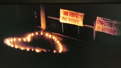 Pescara del Tronto, il colore fluttuante delle fiaccole e il rintocco freddo della campana hanno ricordato le vittime del 24 agosto 2016