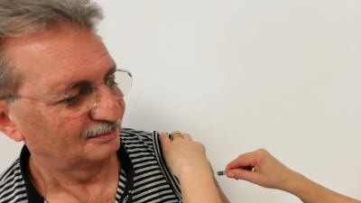 Combattiamo contro 'l'evoluzione dell'ignoranza': vaccinarsi vuol dire avere senso di responsabilità verso i propri figli e verso gli altri