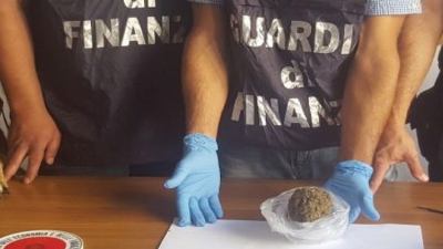 Attività di prevenzione antidroga: al 'Giardino Colucci'  ulteriori blitz della Guardia di finanza, denunciato nigeriano