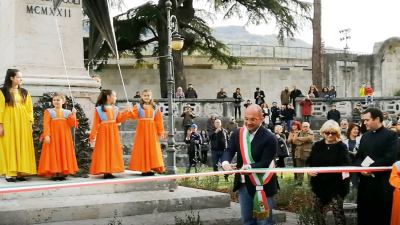 Inaugurata la statua di Cecco d'Ascoli, ma senza benedizione poiché scomunicato