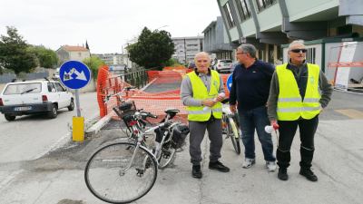 Una ciclabile completamente inutile che i ciclisti non utilizzeranno mai